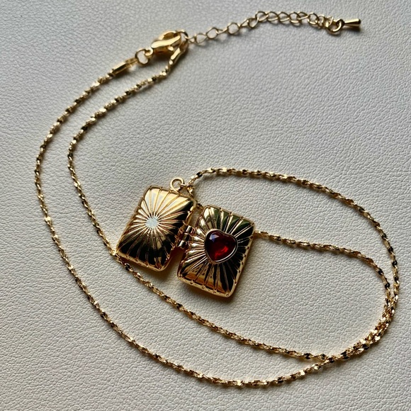 Gold Heart Locket Necklace - Picture 3 of 5